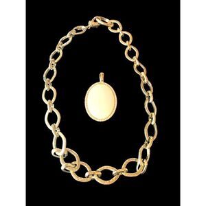 Vintage chunky hammered gold necklace with detachable mother of Pearl pendant